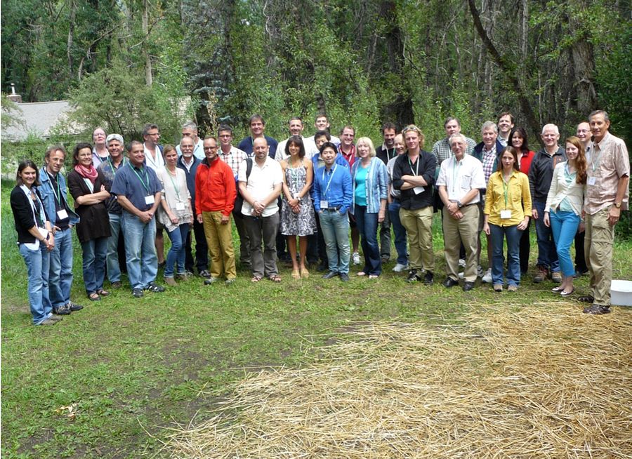 Next Generation Climate Change Experiments Needed to Advance Knowledge and for Assessment of CMIP6 group photo