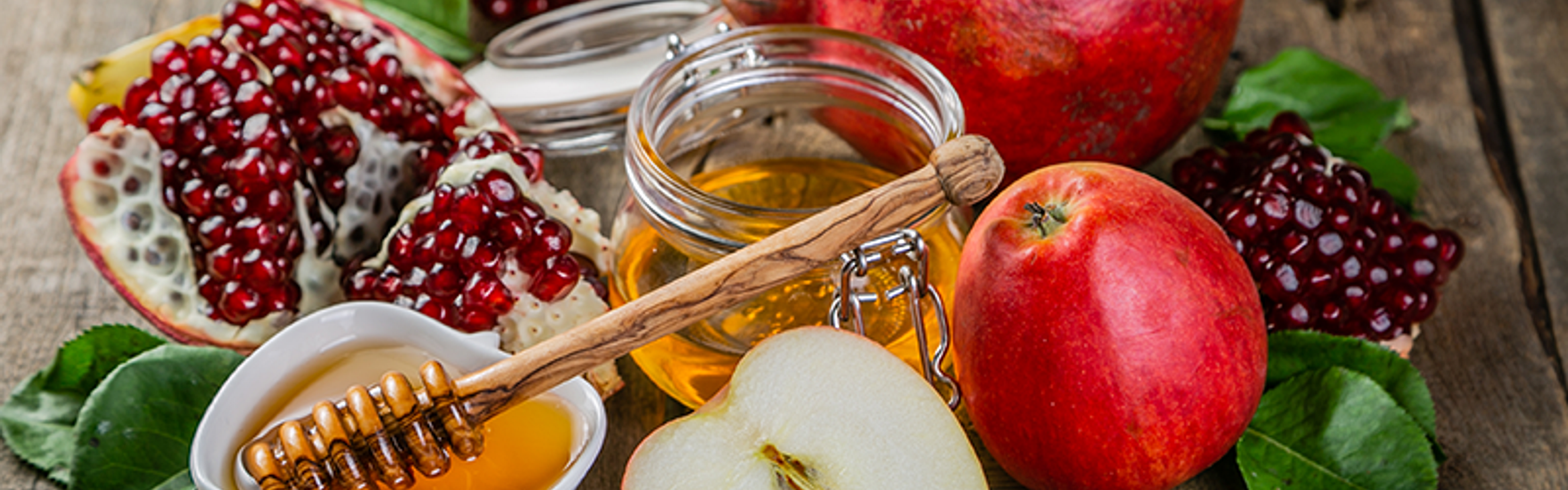 Rosh Hashanah image of pomegranate honey and apples