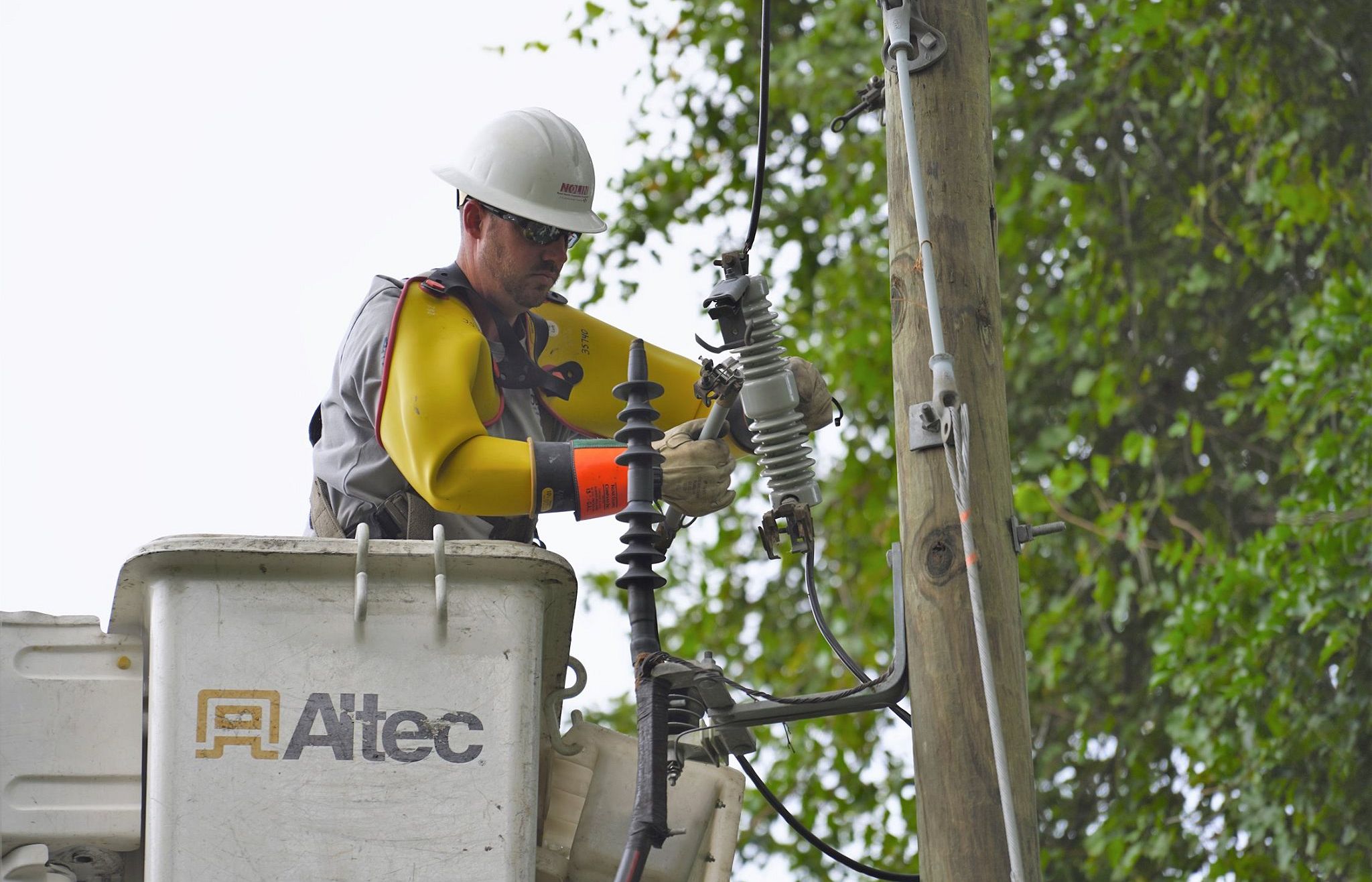 Lineman makes repairs to powerline